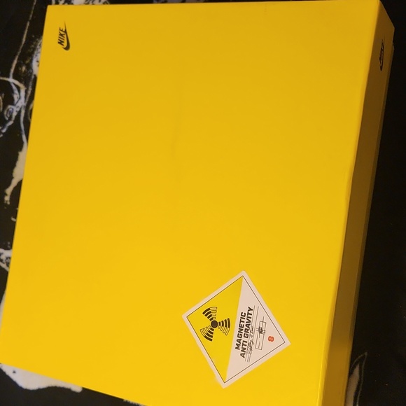 2011 NIKE AIR MAG SIZE 8 (BACK TO THE FUTURE) - Picture 4 of 4